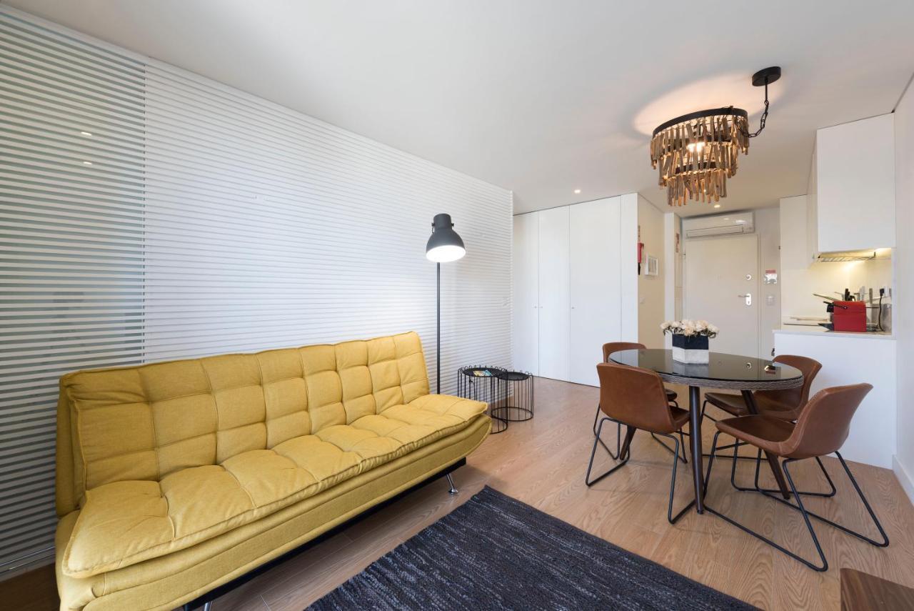 Lovelystay - Central Flat W/ Ac & Balcony Porto Exterior foto