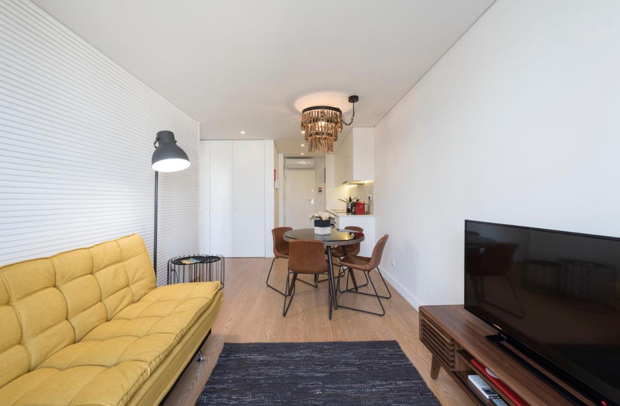 Lovelystay - Central Flat W/ Ac & Balcony Porto Exterior foto
